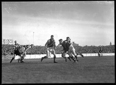 Photograph, Bull, Hugh Jones, 1897-1993, Richmond v Collingwood at Victoria Park 9 May 1936 (3/3)