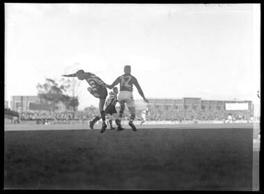 Photograph, Bull, Hugh Jones, 1897-1993, Collingwood v Richmond at Victoria Park 9 May 1936 (1/3)