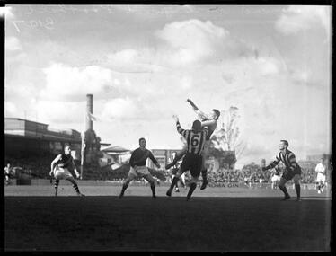 Photograph, Bull, Hugh Jones, 1897-1993, Collingwood v Richmond at Victoria Park 9 May 1936 (2/3)