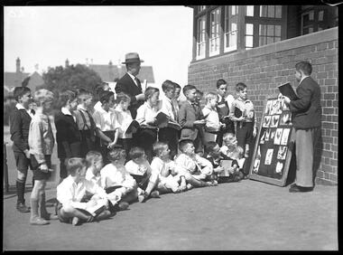 Photograph, Bull, Hugh Jones, 1897-1993, Poultry Club, Wales Street School, Northcote