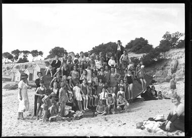 Photograph, Bull, Hugh Jones, 1897-1993, Group visit to beach