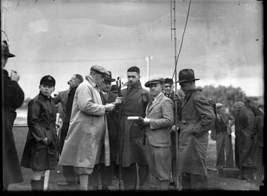 Photograph, Bull, Hugh Jones, 1897-1993, 3AW portable transmitter, Royal Melbourne Golf Links