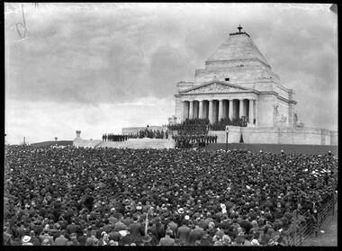 Photograph, Bull, Hugh Jones, 1897-1993, Shrine and multitude afield at opening dedication, Shrine of Remembrance