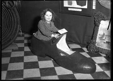 Photograph, Bull, Hugh Jones, 1897-1993, Leather Exhibition, Melbourne Town Hall