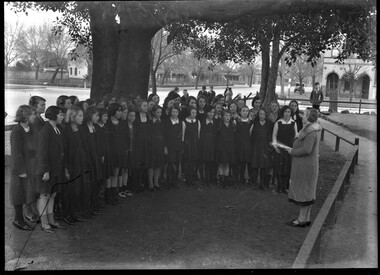 Photograph (item), Bull, Hugh Jones, 1897-1993, Miss Ida Park conducts the North Fitzroy State School Choir