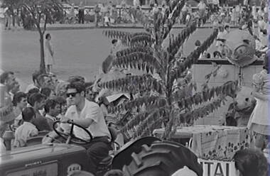 Negative - Bendigo Easter Fair 1964 - Float, Allan Doney, 1950 -1970