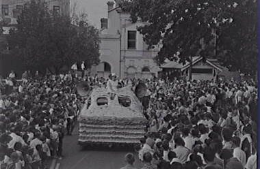 Negative - Bendigo Easter Fair 1964 - Float, Allan Doney, 1950 -1970