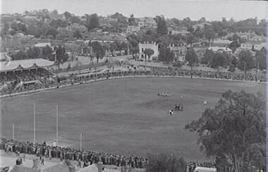 Negative - Bendigo Queen Elizabeth Oval - Football, Allan Doney, 1950 -1970