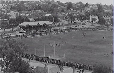 Negative - Bendigo Queen Elizabeth Oval - Football, Allan Doney, 1950 -1970