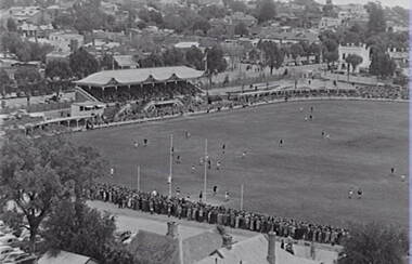 Negative - Bendigo Queen Elizabeth Oval - Football, Allan Doney, 1950 -1970