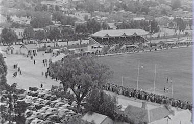 Negative - Bendigo Queen Elizabeth Oval - Football, Allan Doney, 1950 -1970