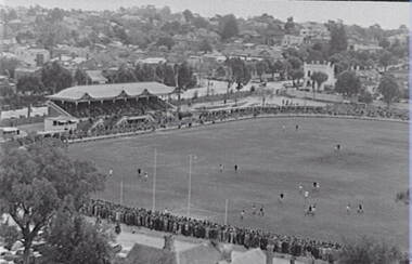 Negative - Bendigo Queen Elizabeth Oval - Football, Allan Doney, 1950 -1970