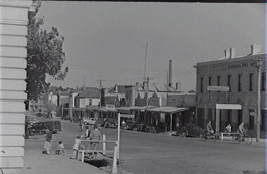 Negative - Castlemaine - Street - Cumberland Hotel, Allan Doney, 1950 -1970