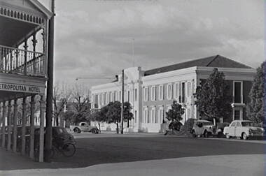 Negative - Hargreaves Street Bendigo - Metropolitan Hotel - State Public Offices, Allan Doney, 1950 -1970