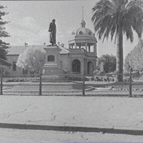Negative - Lansell Statue - RSL, Allan Doney, 1950 -1970