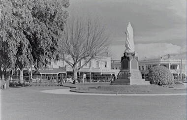 Negative - Queen Victoria Statue Bendigo - City Club Hotel - Pall Mall Bendigo, Allan Doney, 1950 -1970