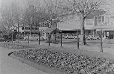 Negative - Queen Victoria Gardens - Pall Mall Bendigo - Shamrock Hotel Bendigo, Allan Doney, 1950 -1970