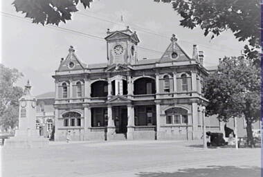 Negative - Eaglehawk - Street - Businesses - Victoria Hotel, Allan Doney, 1950 -1970