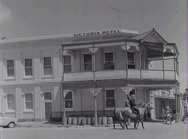 Negative - Eaglehawk - Victoria Hotel, Allan Doney, 1950 -1970