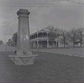 Negative - Cumberland Hotel - Fountain - Lions Head, Allan Doney, 1950 -1970