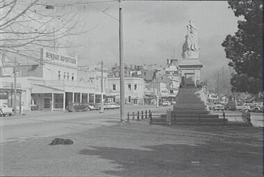 Negative - Gold Monument - Pall Mall Bendigo Advertiser, Allan Doney, 1950 -1970