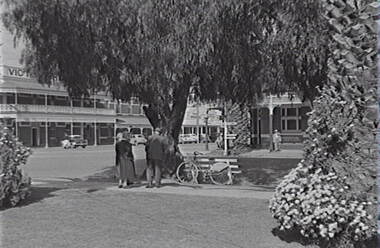 Negative - Rochester - Victoria Hotel - Shamrock Hotel Bendigo, Allan Doney, 1950 -1970