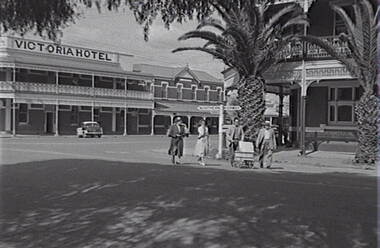 Negative - Rochester - Victoria Hotel - Shamrock Hotel Bendigo, Allan Doney, 1950 -1970