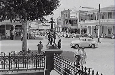 Negative - Williamson Street Bendigo- Shamrock Hotel Bendigo - ANZ, Allan Doney, 1950 -1970