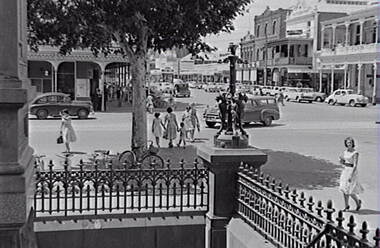 Negative - Williamson Street Bendigo- Shamrock Hotel Bendigo - ANZ, Allan Doney, 1950 -1970