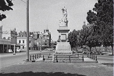 Negative - Gold Monument - Pall Mall Bendigo, Allan Doney, 1950 -1970
