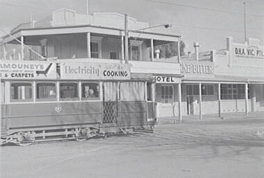 Negative - Court House Hotel Bendigo - Tram, Allan Doney, 1950 -1970