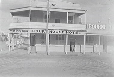 Negative - Court House Hotel Bendigo, Allan Doney, 1950 -1970
