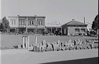 Negative - Town Hall Garden - Lyttleton Terrace, Allan Doney, 1950 -1970