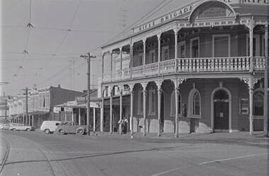 Negative - View Street Bendigo - Rifle Brigade Hotel Bendigo, Allan Doney, 1950 -1970
