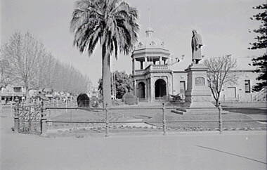 Negative - Lansell statue Bendigo - RSL - Gardens, Allan Doney, 1950 -1970