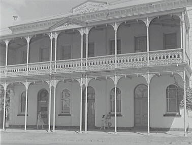 Negative - Gold Mines Hotel Bendigo, Allan Doney, 1950 -1970