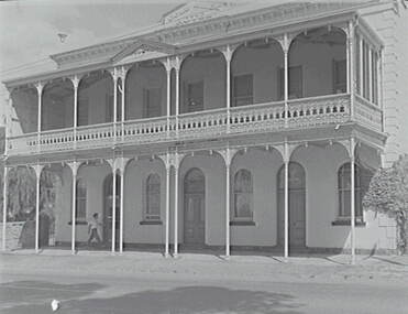 Negative - Gold Mines Hotel Bendigo, Allan Doney, 1950 -1970