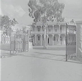 Negative - Rifle Brigade Hotel Bendigo, Allan Doney, 1950 -1970