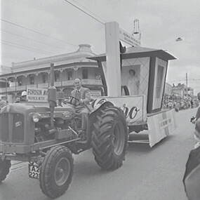 Negative - Bendigo Easter Fair - Float, Allan Doney, 1950 -1970