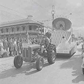 Negative - Bendigo Easter Fair - Float - Benevolent Home, Allan Doney, 1950 -1970