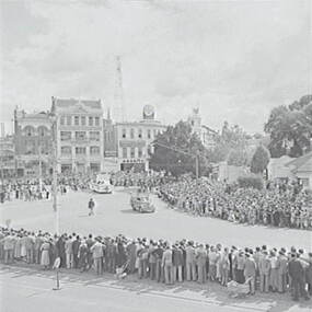 Negative - Bendigo Easter Fair 1953 - Parade - Float, Allan Doney, 1950 -1970