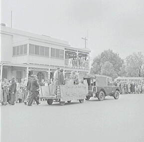 Negative - Bendigo Easter Fair 1954 - Parade - Float, Allan Doney, 1950 -1970