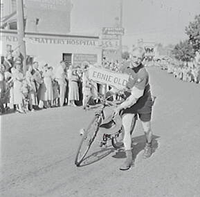 Negative - Bendigo Easter Fair 1955 - Ernie Old, Allan Doney, 1950 -1970