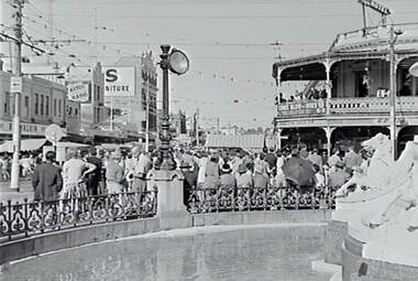 Negative - Bendigo Easter Fair 1962 - Fountain, Allan Doney, 1950 -1970