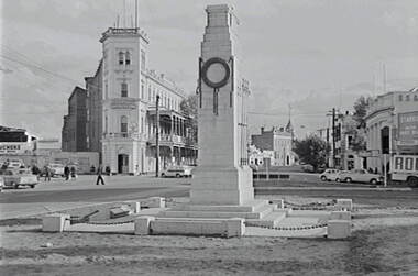 Negative - Cenotaph Bendigo and City Family, Allan Doney, 1950 -1970