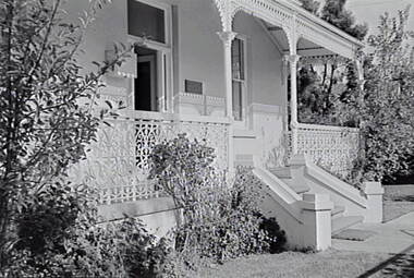 Negative - McKenzie St, Bendigo - House, Allan Doney, 1950 -1970