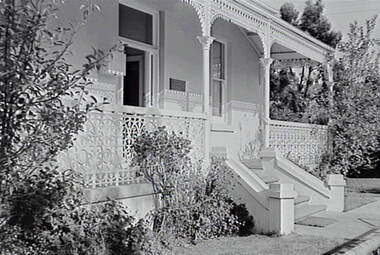 Negative - McKenzie St, Bendigo - House, Allan Doney, 1950 -1970