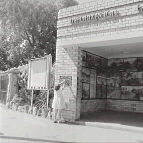Negative - Information Centre - View St, Allan Doney, 1950 -1970