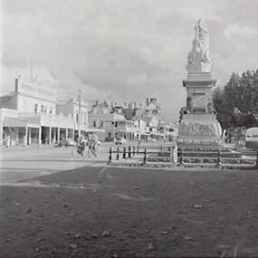 Negative - Gold Monument - Bendigo, Allan Doney, 1950 -1970
