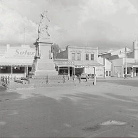 Negative - Gold Monument - Bendigo, Allan Doney, 1950 -1970